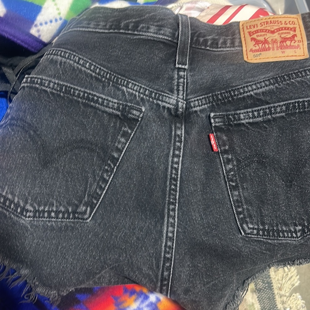 Perfect condition  Levi short - Picture 4 of 4
